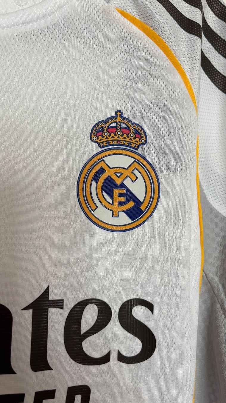 Adidas Leibchen & Hosen: Maillot Real Madrid 2025/26 – Neu und originalverpackt aus Prilly von swissGK 3
