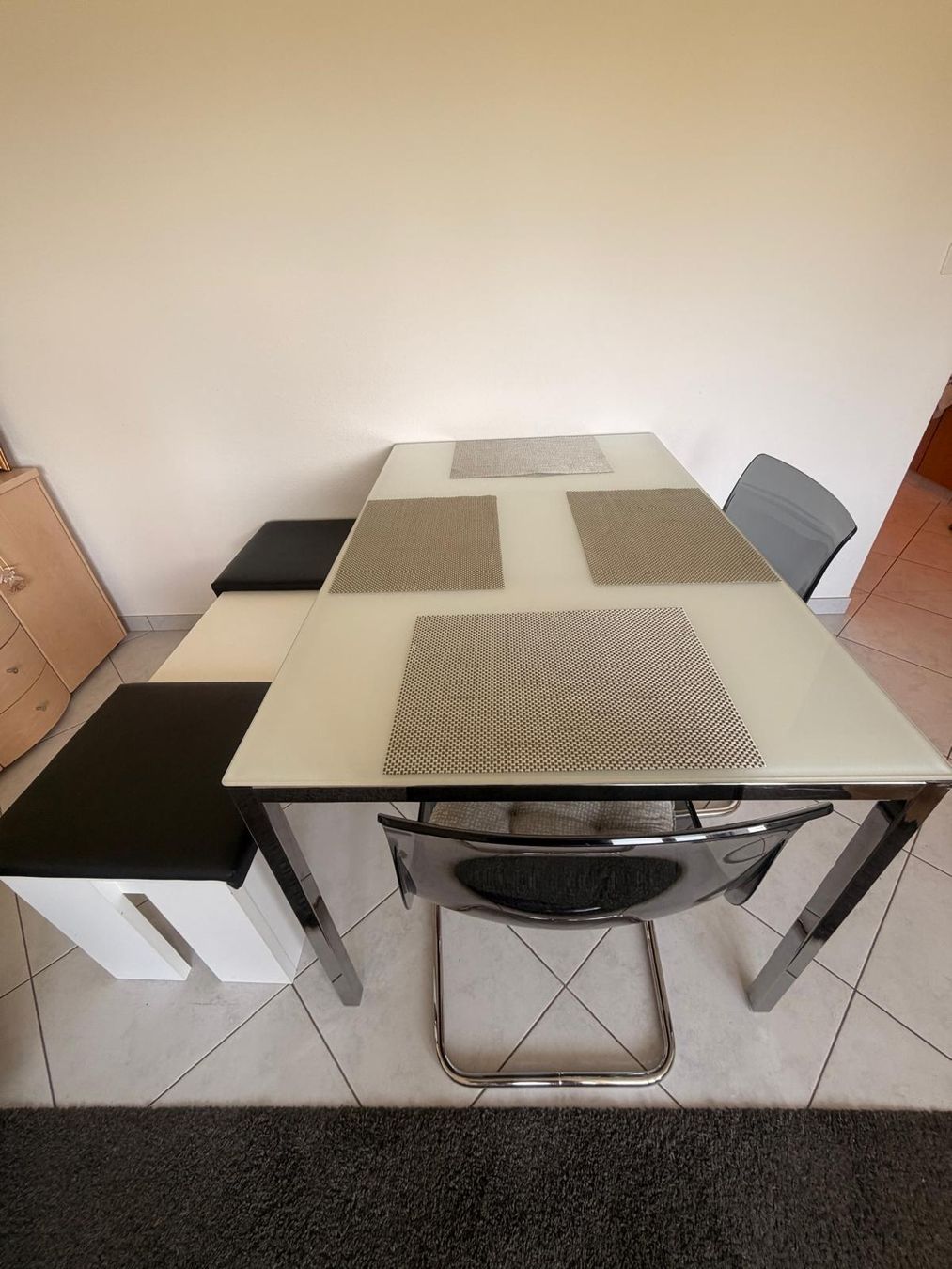 Set di tavolo e panche: Dining Set for Sale – Usato da Alosen venduto da len_r759 4