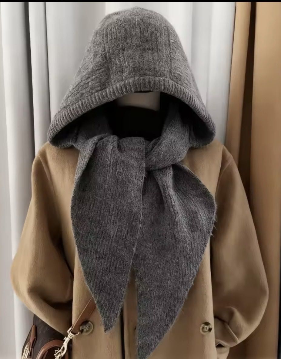Foulards & écharpes: Schal mit Kapuze - warm & weich – Neuf (Voir description) à Bern par Osino