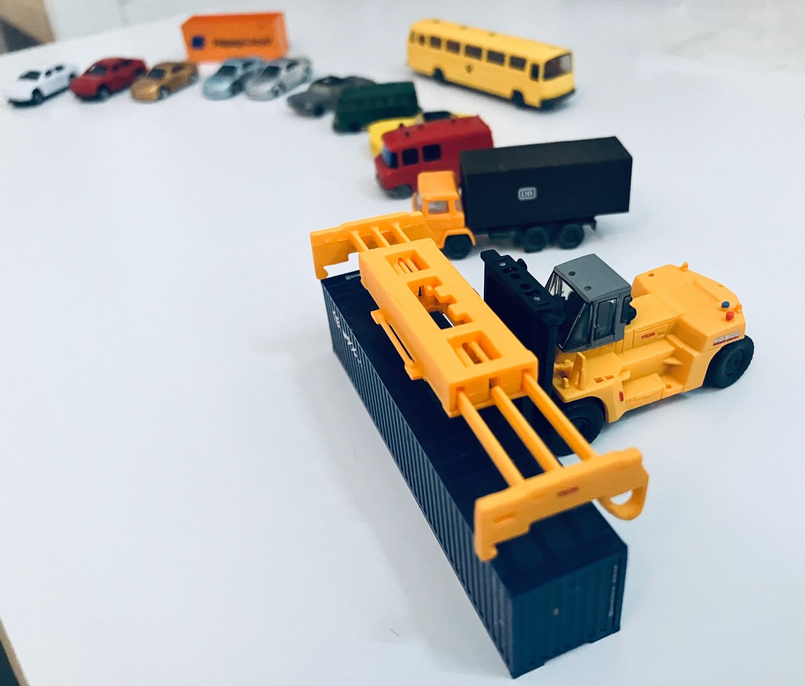 Kato Modelleisenbahnen: Konvolut+ CONTAINERSTAPLER XL SPUR N – Neu und originalverpackt aus Oberbuchsiten von Orsetto24