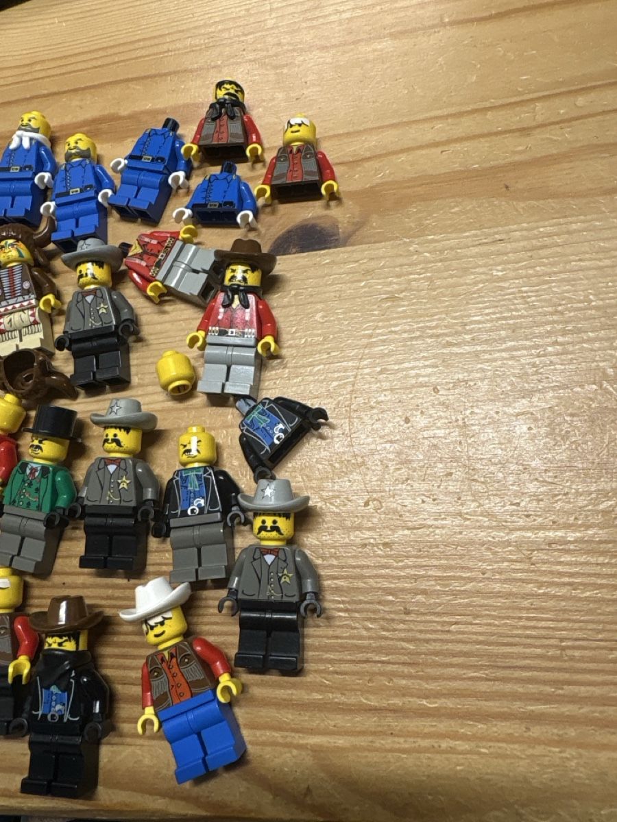 Lego Statuette: Lego Western Figuren – Usato da Kriens venduto da Godier 1