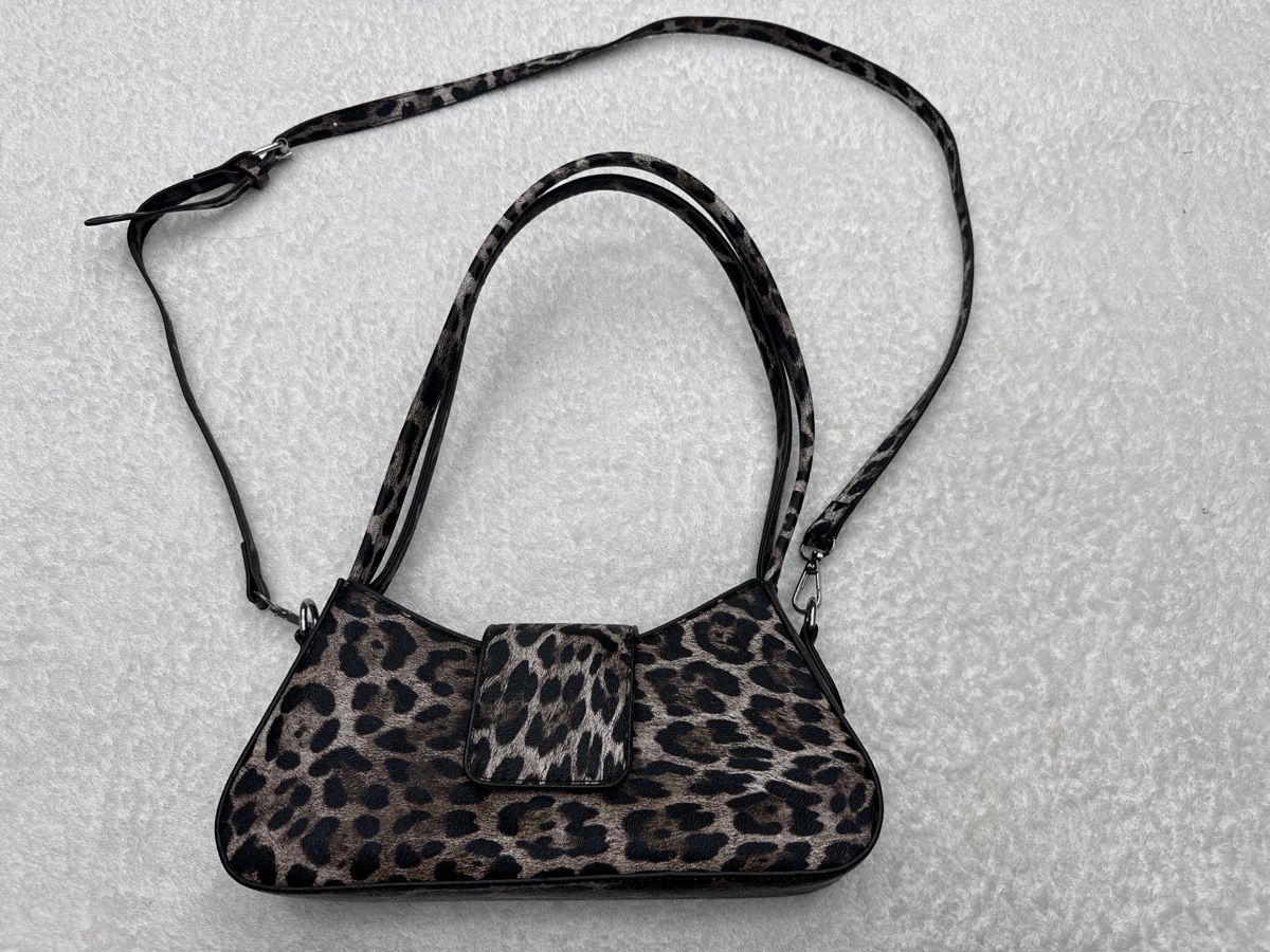 Borse da donna: Sac bandoulière imprimé léopard petit modèle – Nuovo e nell'imballaggio originale da Chenens venduto da anasantos90 1