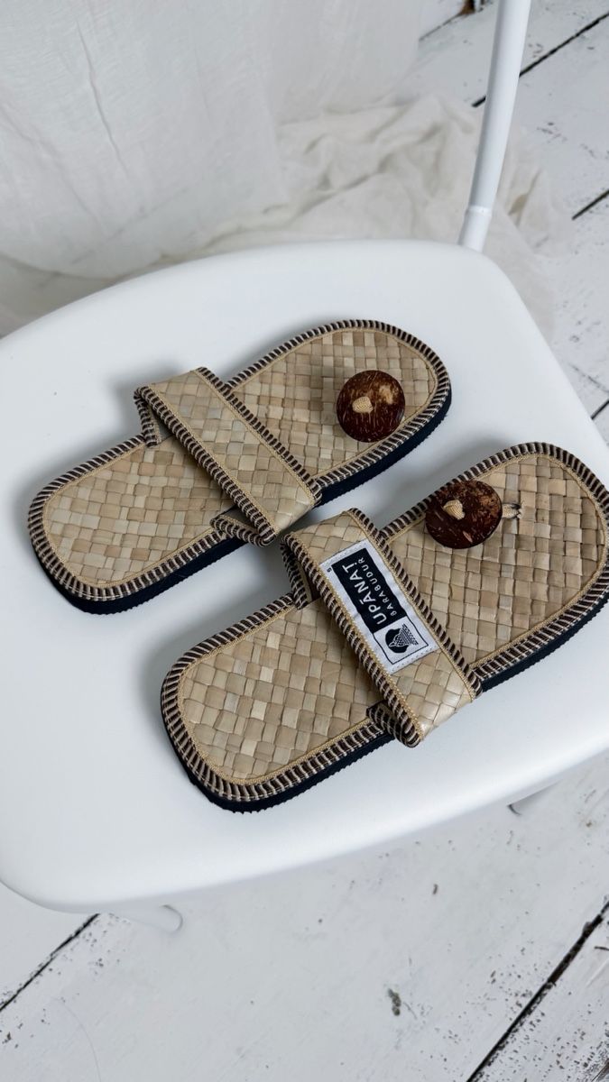 Chaussures femmes: Natural Raffia Slides Size M Handmade – D'occasion à Knonau par Grapesvintage