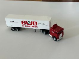 U.S.FREIGHTLINER -TRUCK/SEMI COMBINATION 1/87  "BUD "