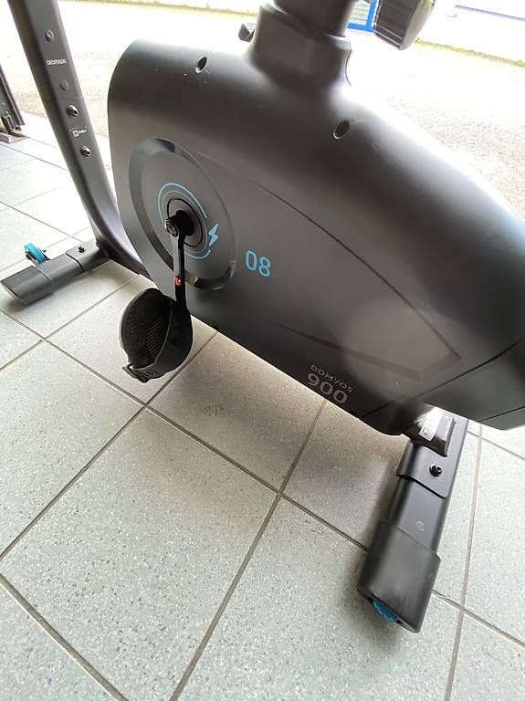 Decathlon Hometrainer: Cyclette EB 900 B connessa e autoalimentata – Usato da Minusio venduto da amonte 3