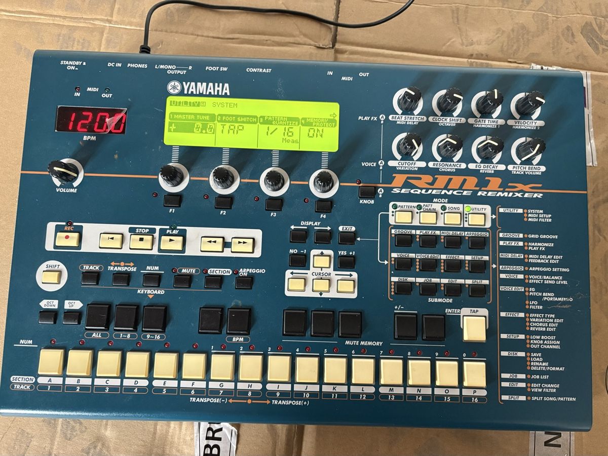 Yamaha Musikinstrumente: Yamaha RM1x Sequencer Drum Synth – Gebraucht aus Basel von Tro_1can