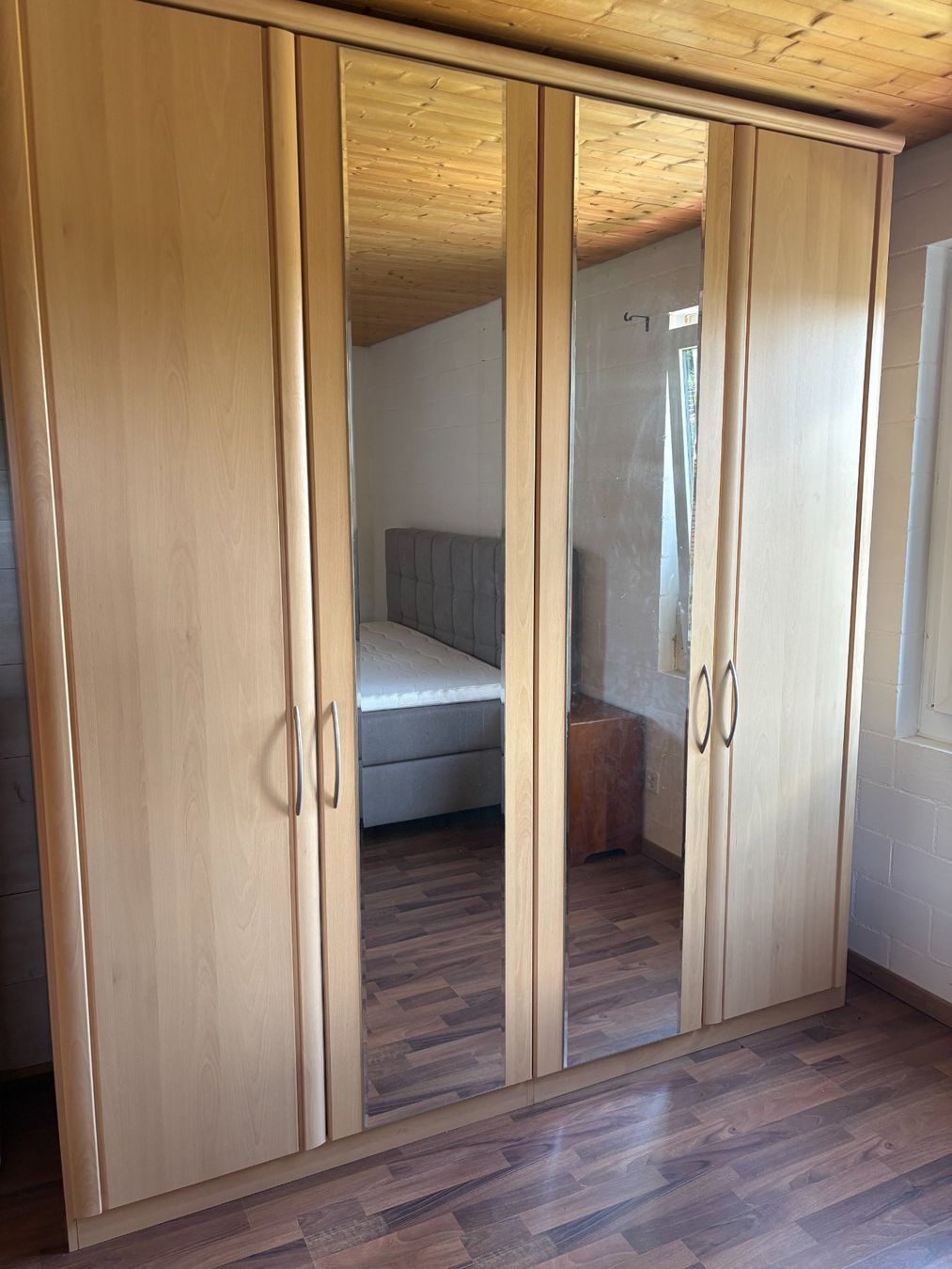 Schränke: Kleiderschrank Holz mit Spiegel – Gebraucht aus Seuzach von Tomb1980