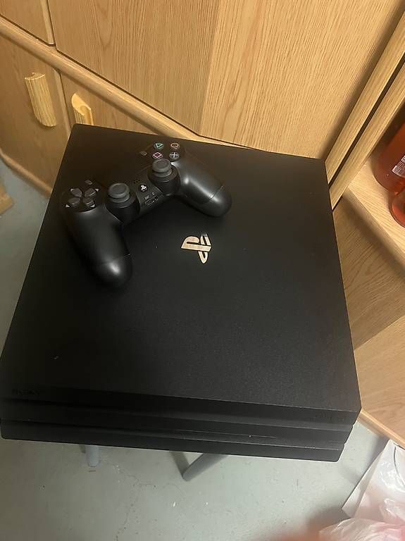 Sony Konsolen: Playstation 4 inklusive Controller – Neu (gemäss Beschreibung) aus Gränichen von aaraupaedle