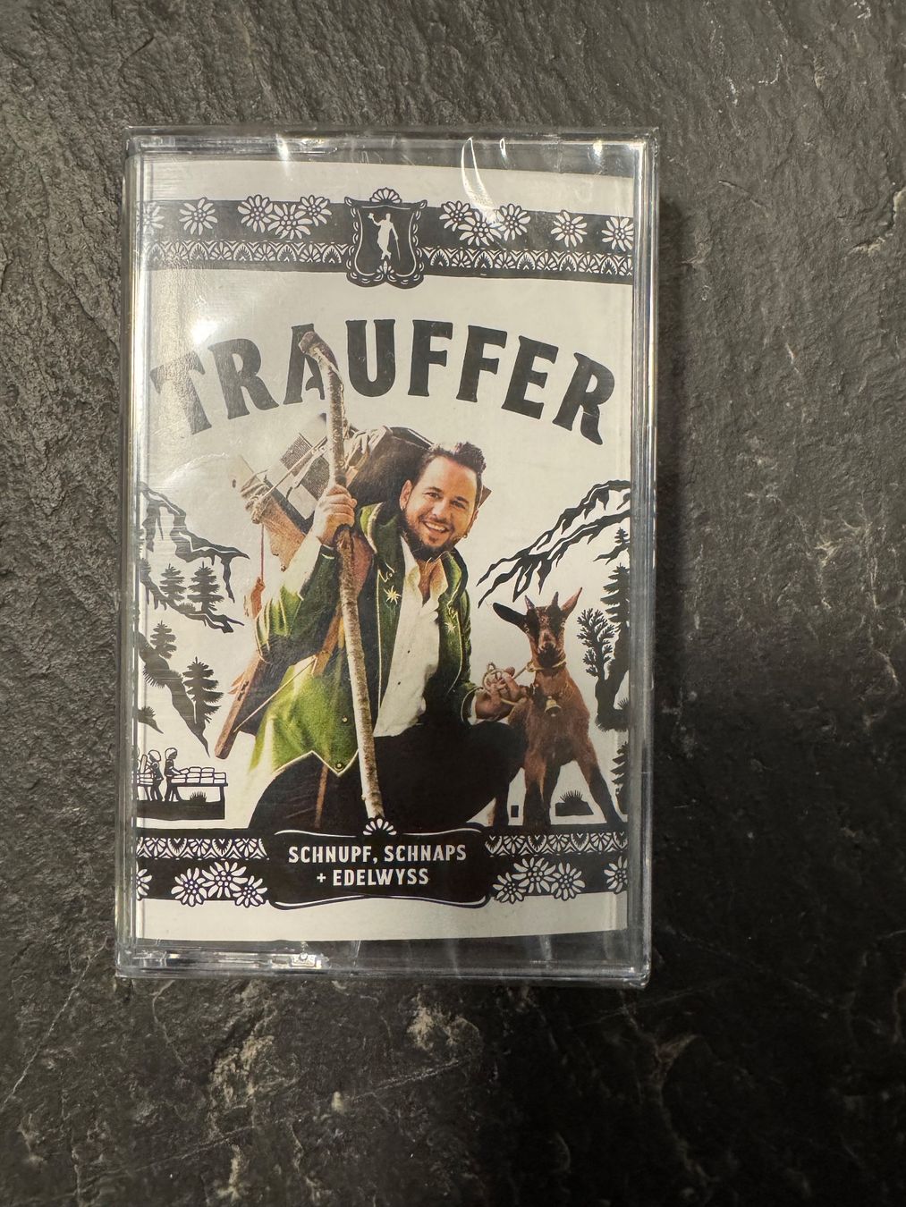 Musicassette: Trauffer Bodywarmer von Hakro mit trauffer Kasette – Usato da Oberried Brienz venduto da Susie1988 3