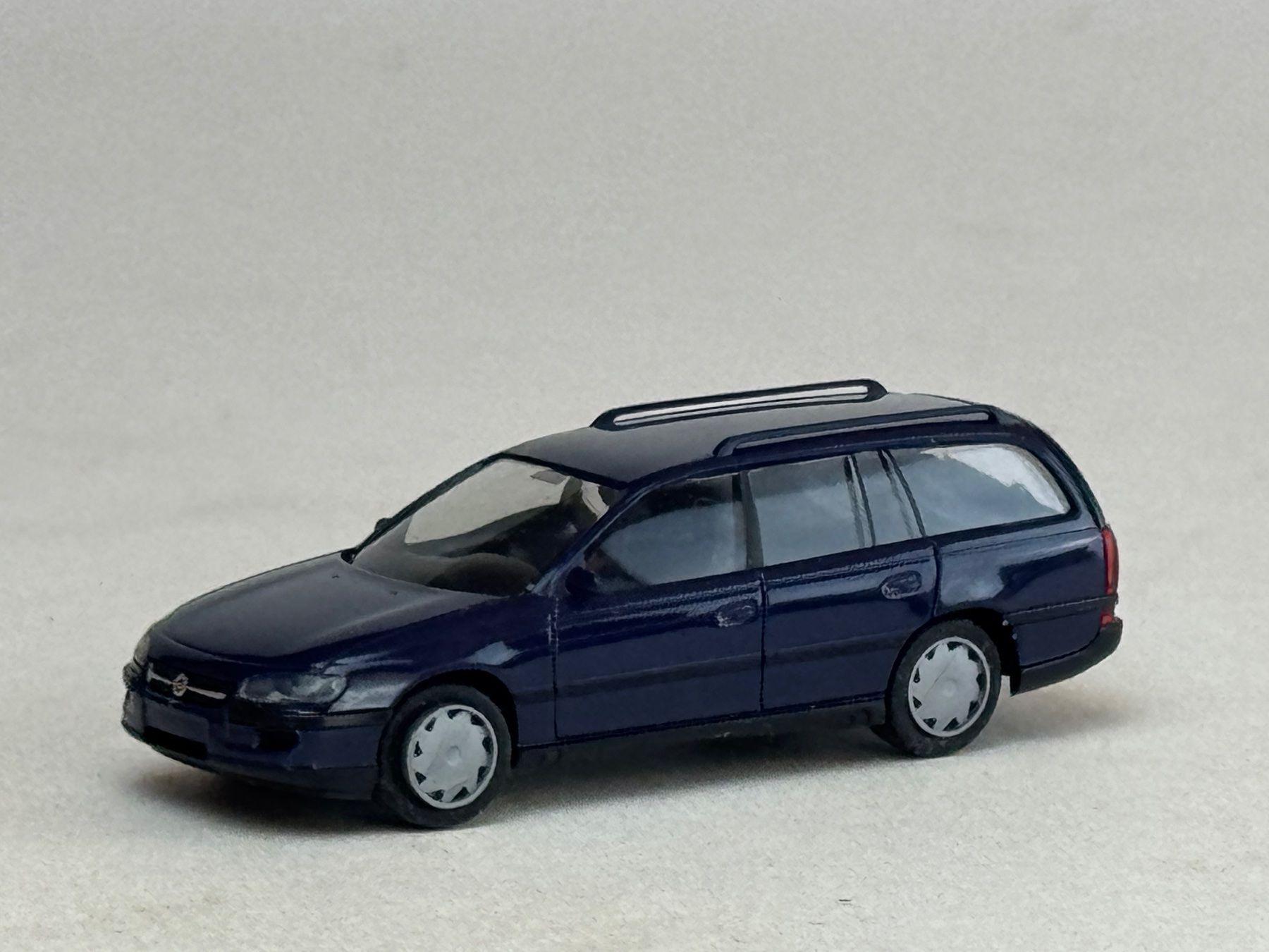 Praliné Modellini d'auto: VE1- Herpa Opel Omega dunkelblau – Usato da Elm venduto da Wikmtz