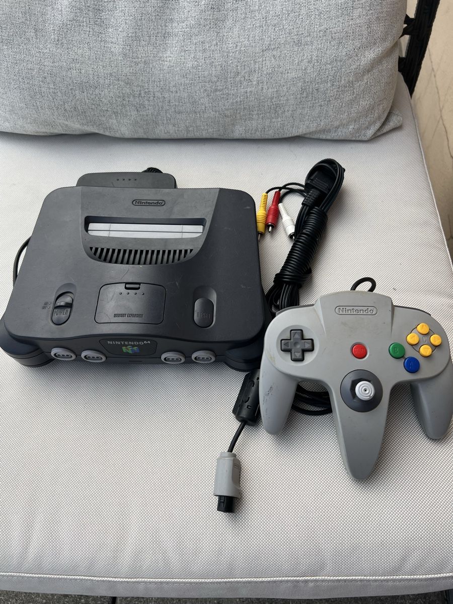 Nintendo Konsolen: Nintendo 64  – Gebraucht aus Genève von Gameretro.85