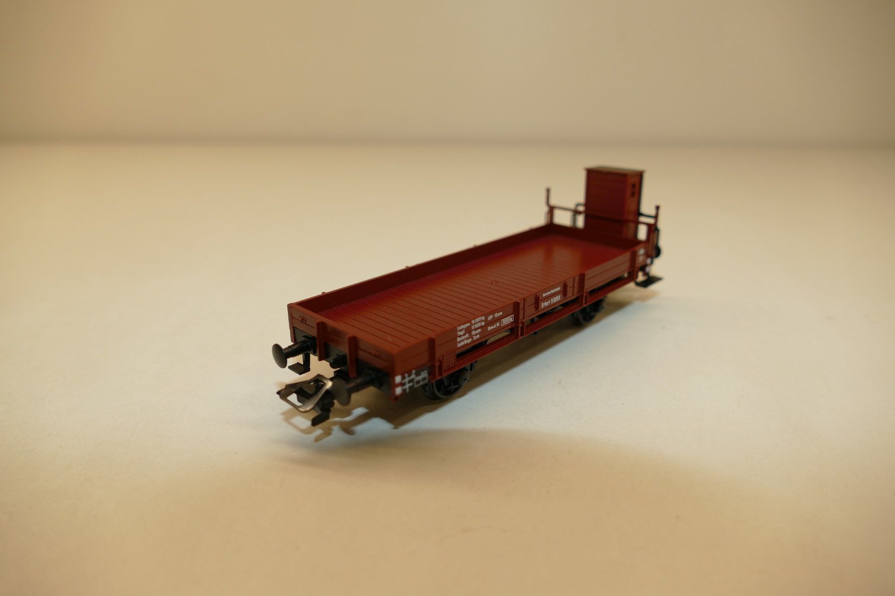 Fleischmann Modelleisenbahnen: Fleischmann H0: DR Flachwagen mit Bremserhaus – Neu (gemäss Beschreibung) aus Niederhasli von rail-duerst 3