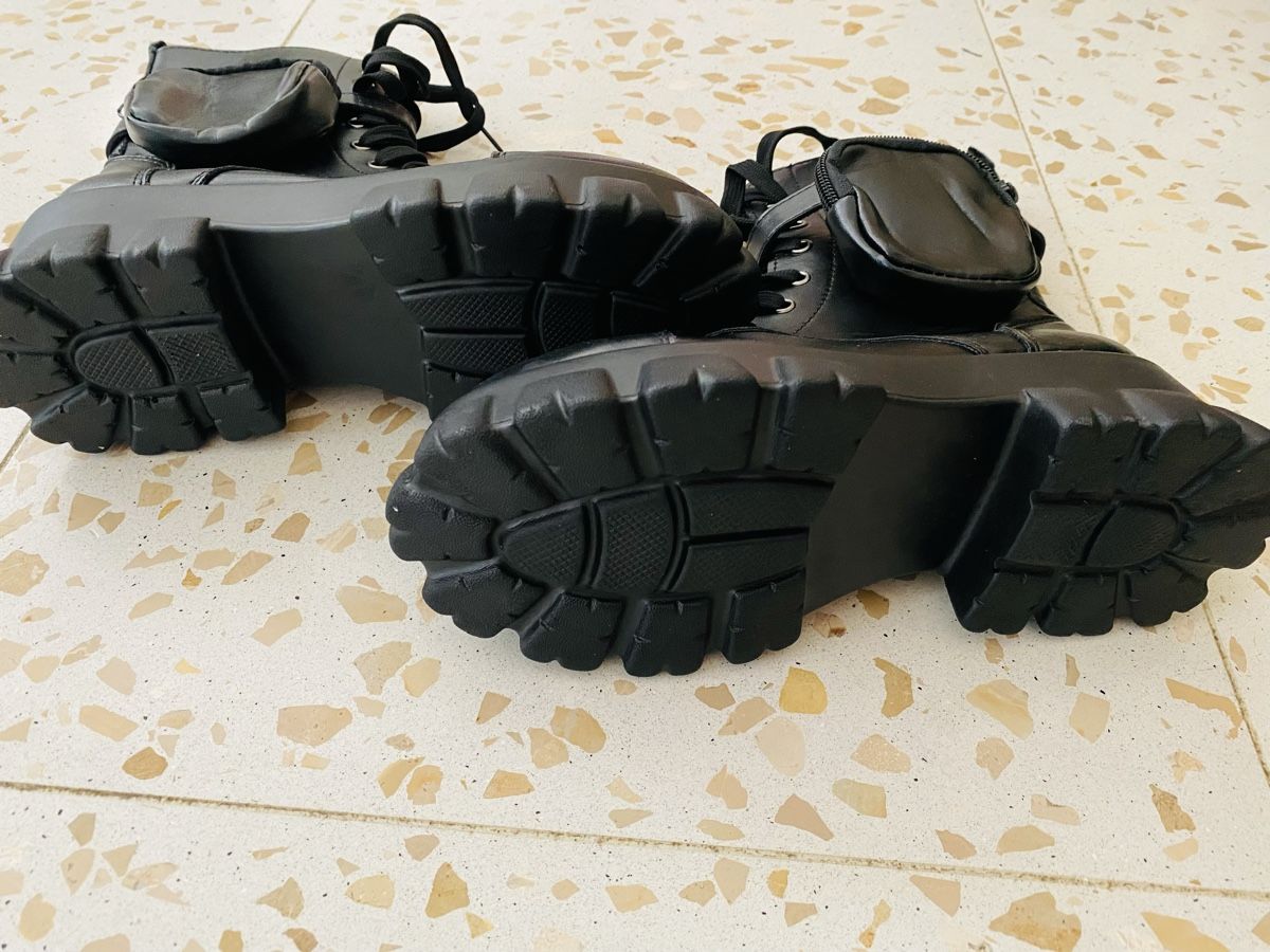 Bershka Scarpe da donna: Bottines noires avec pochettes – Usato da Lausanne venduto da Ana_Agelina17 2