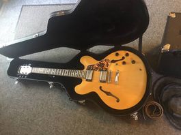 Tolle Hollowbody Gitarre mit Koffer