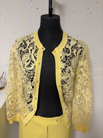 Ermanno Scervino Cardigan gelb Spitzenoptik Grösse 40