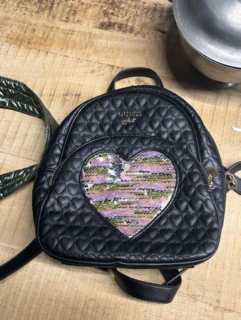 Joli sac à dos Guess comme neuf!