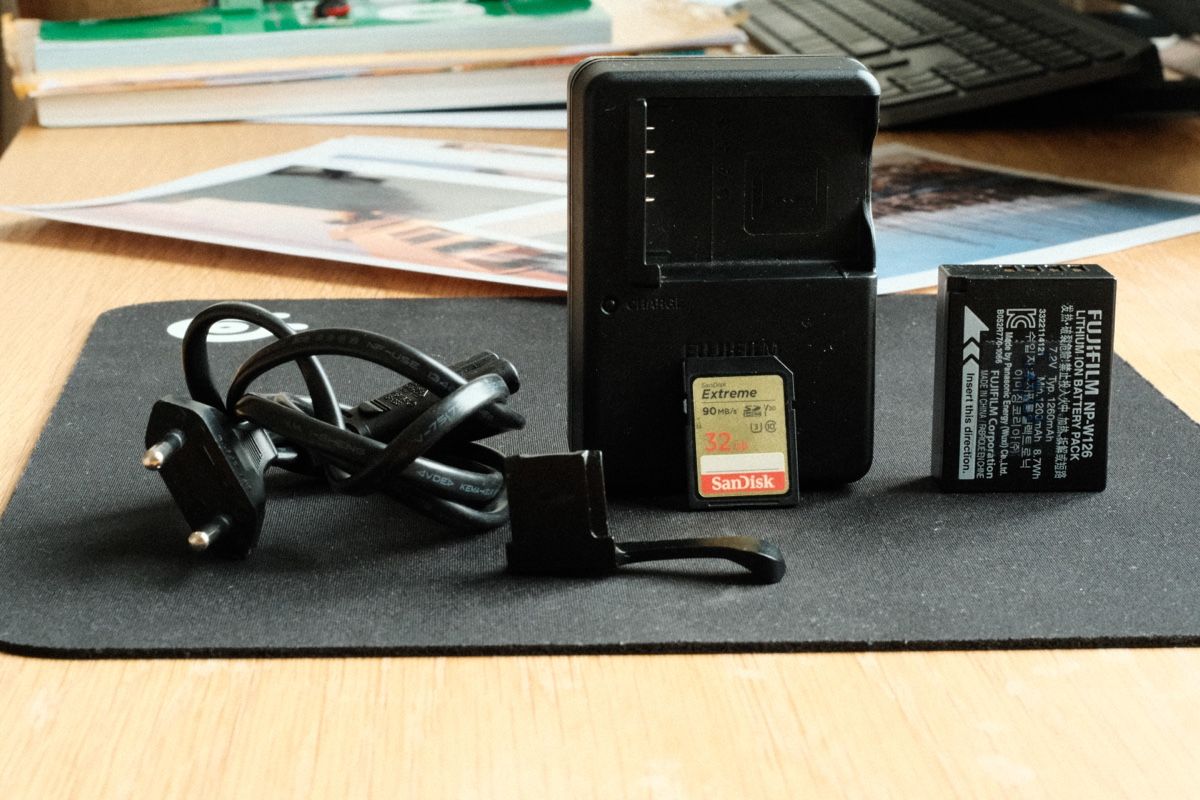 Fujifilm Fotocamera: Fujifilm X-M1 with X-Trans sensor – Nuovo (secondo la descrizione) da Appenzell Steinegg venduto da  5