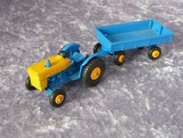 Ford Tractor mit Anhänger 1:64