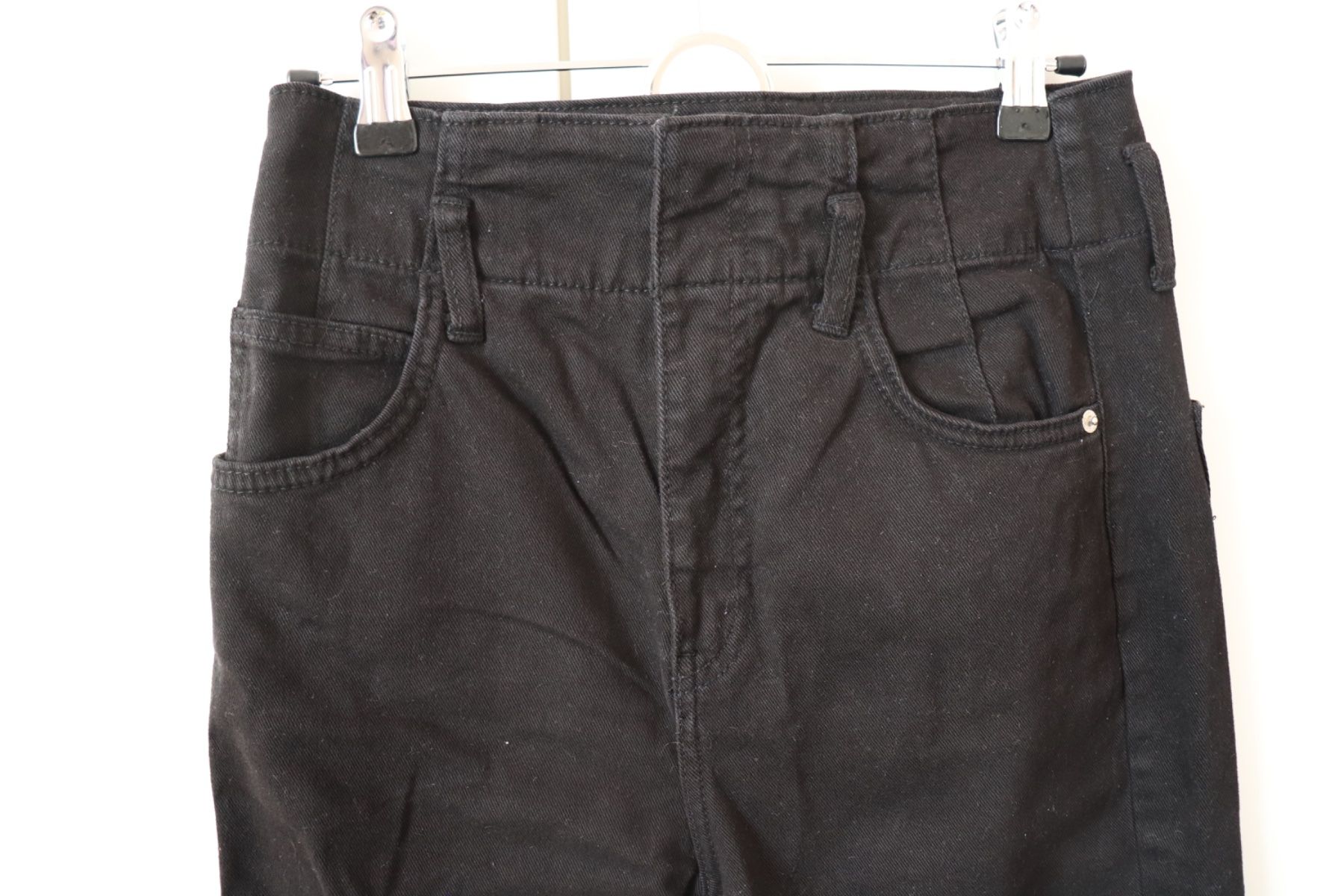 Bershka Hosen: Pantalon noir Bershka – Gebraucht aus Essertines-Yverdon von Alice977 1