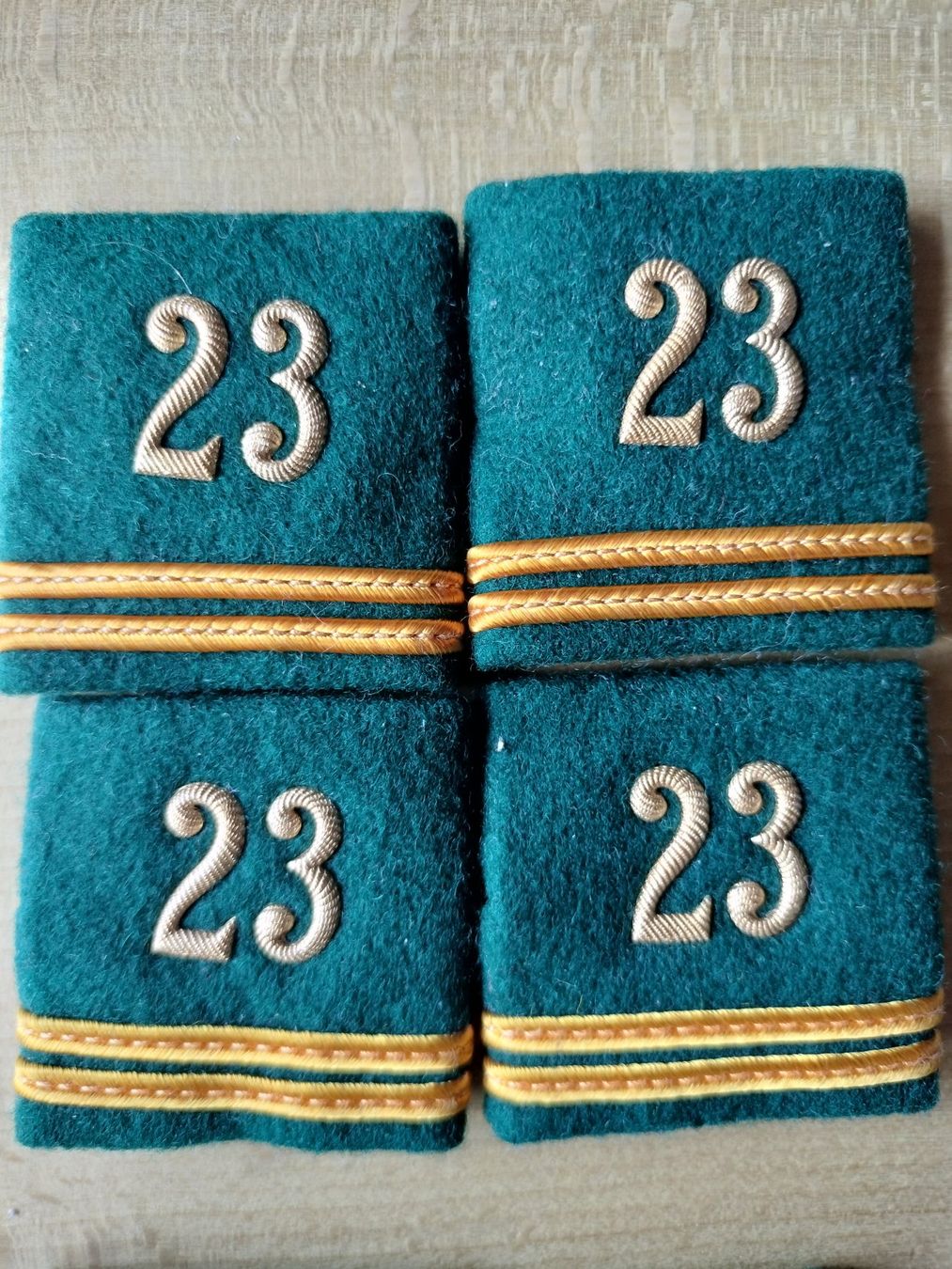 Schweizer Armee Uniformen: Schweizer Armee Militär Uniform Schulterpatten – Gebraucht aus Schwanden Sigrisw von len_9yqg