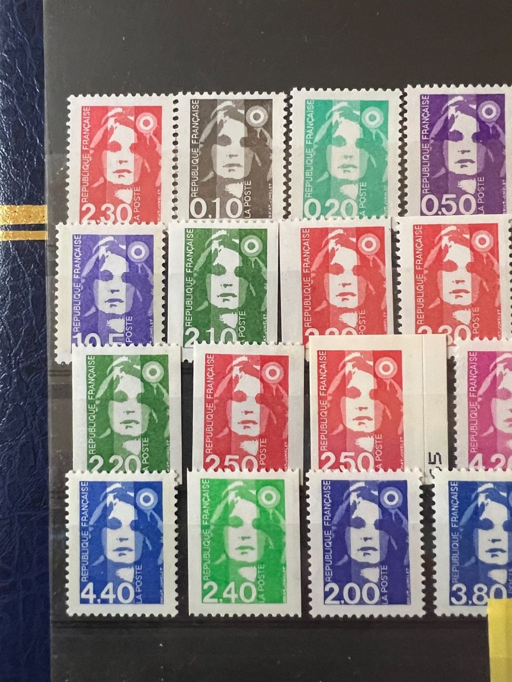 Tutti i francobolli: 41 Mariannes de Briat Neufs** – Nuovo e nell'imballaggio originale da Lausanne venduto da ffhoud 1