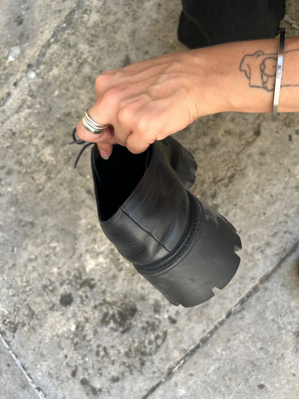 Balenciaga Scarpe da uomo: Black Balenciaga rhino derbies – Usato da basel venduto da wastedworld 7