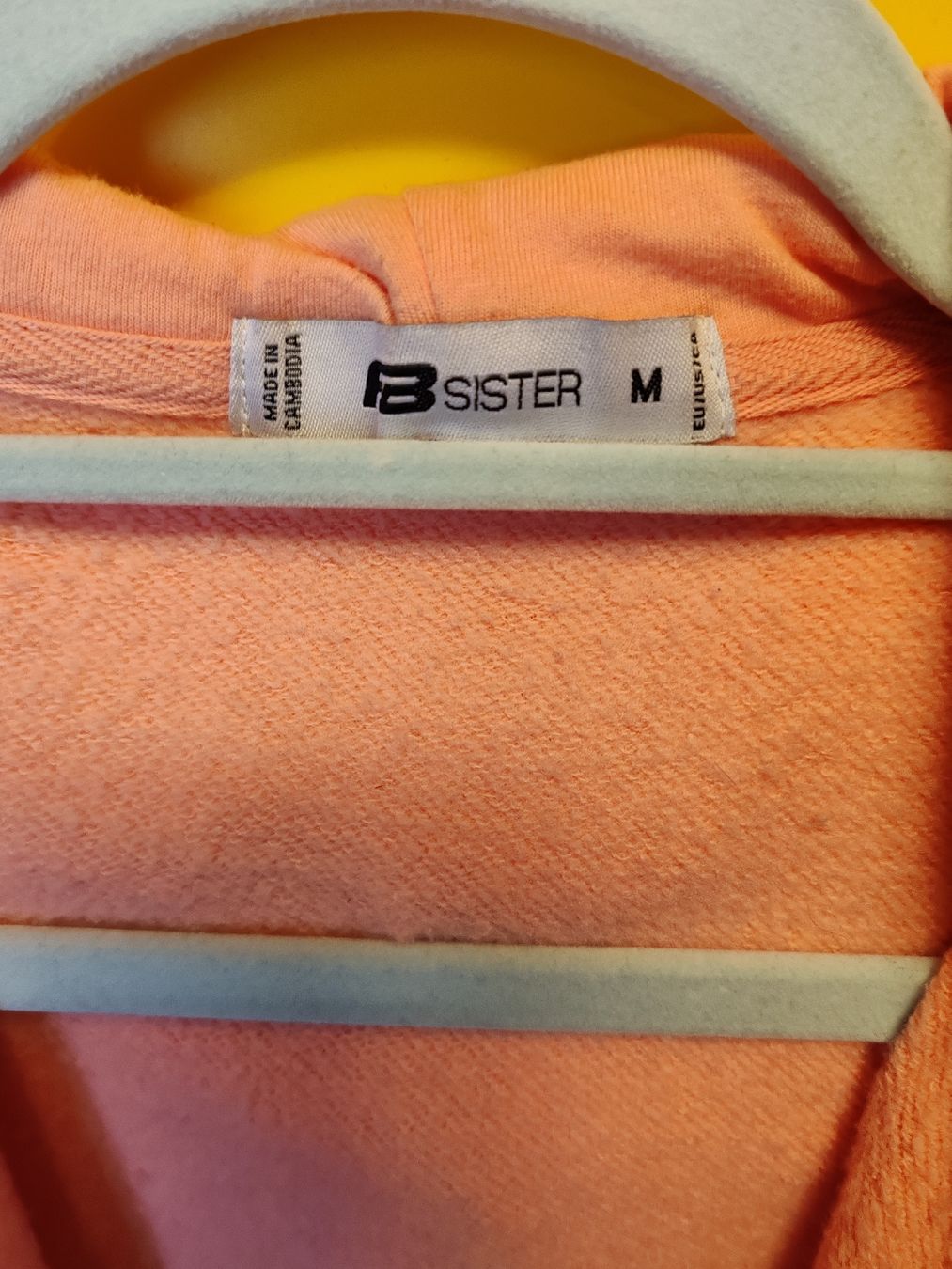 Kleiderpakete: 2x FB Sister Kapuzenpullover Hoodies Gr. M – Gebraucht aus Untervaz von DoniWii1985 1