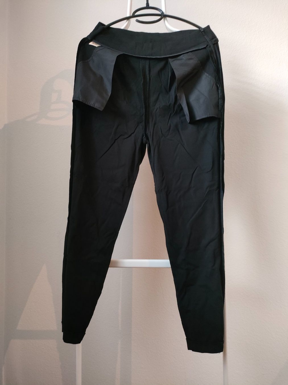 Hosen: Wunderschöne Slim-Fit Damen Hose schwarz – Neu (gemäss Beschreibung) aus Dietikon von MJ_Sporting 4