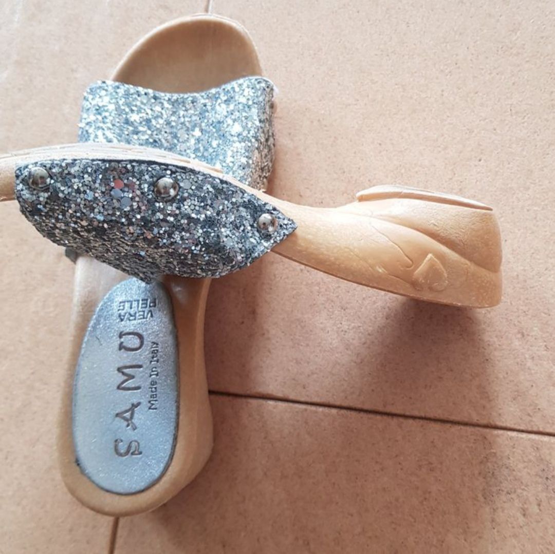 Scarpe per ragazze: Sandalen Mädchen Gr 30 – Usato da Binz venduto da julijuli 2