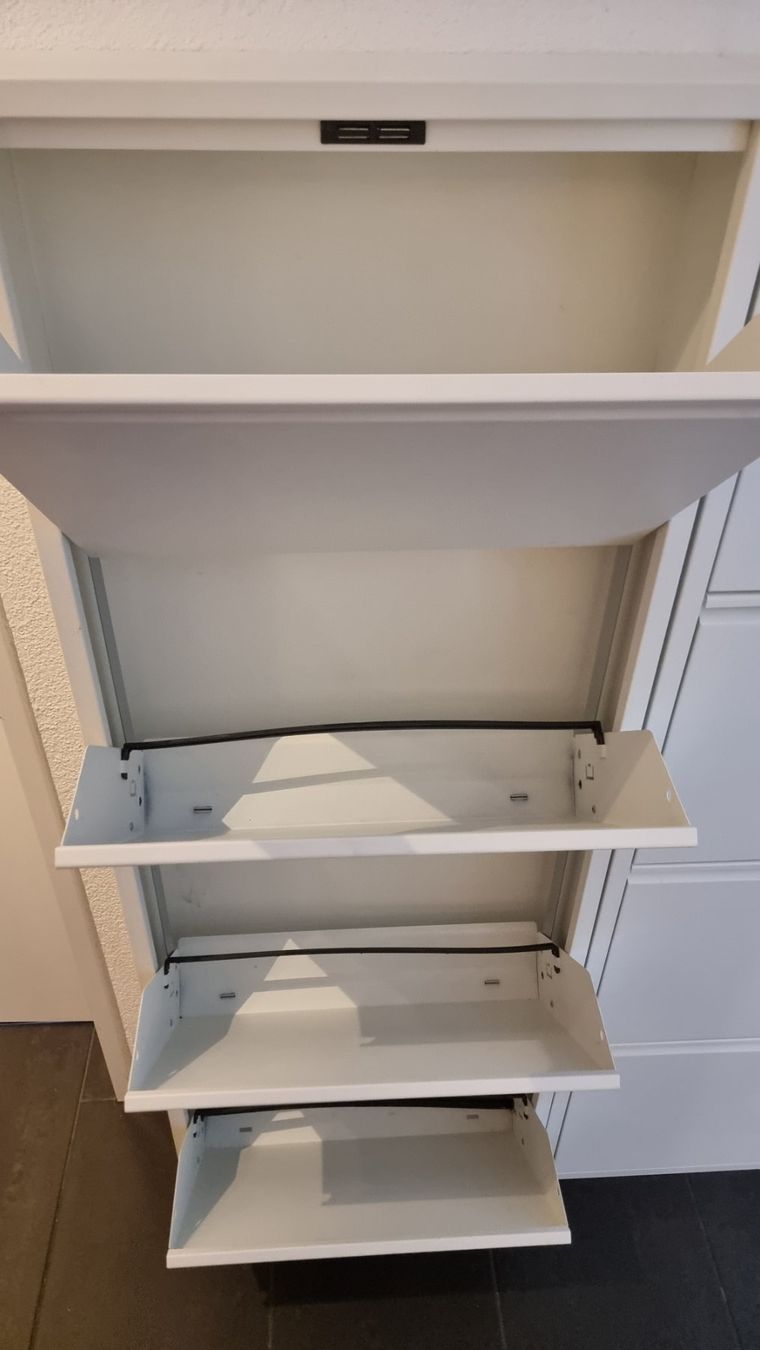 Autoribaltabili: Schuhregal / Schuhschrank weiss – Usato da Lenzburg venduto da Stalder999 1