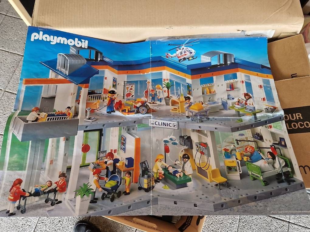 Playmobil Spielhäuser: Hôpital Playmobile – Gebraucht aus Renens VD von lilaslydia