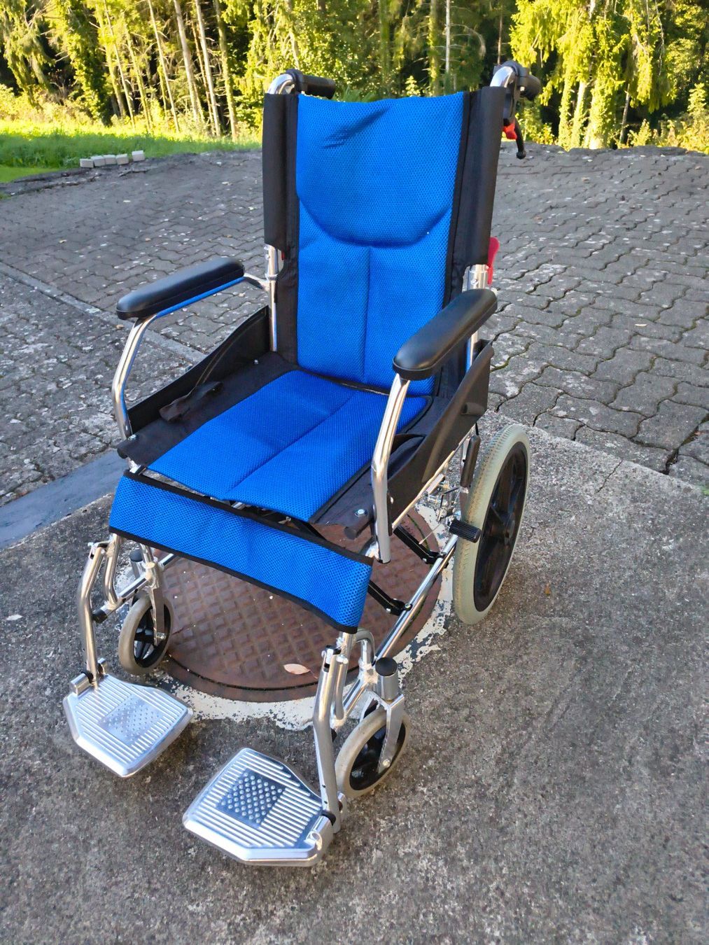 Rollstühle: Reise-Rollstuhl – Gebraucht aus Vordemwald von Bautreu