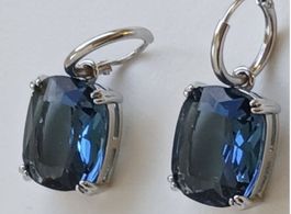 Silberohrringe mit blauem Zirkonia