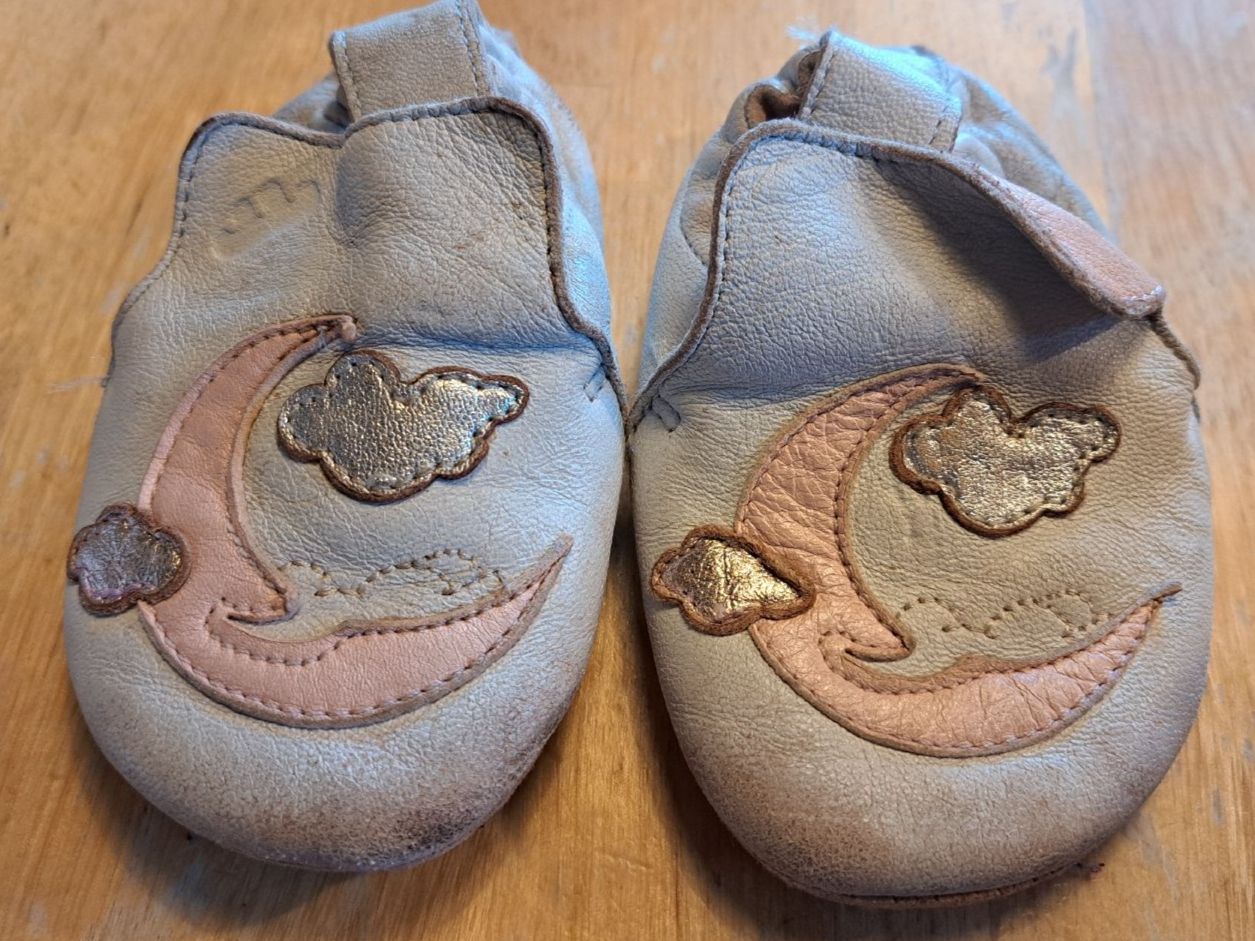 Schuhe für Jungen: Hausschuhe, Gr. 18/19 – Gebraucht aus Büren an der Aare von trecine