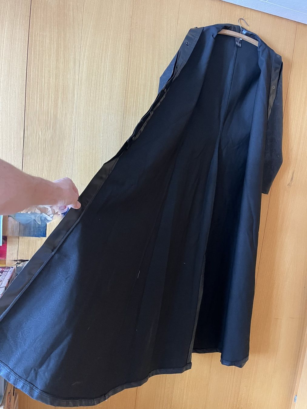 Cappotti: Bibian Blue - dunkelblauer Gothic Mantel im Matrix Style – Usato da Frutigen venduto da Baddad 2
