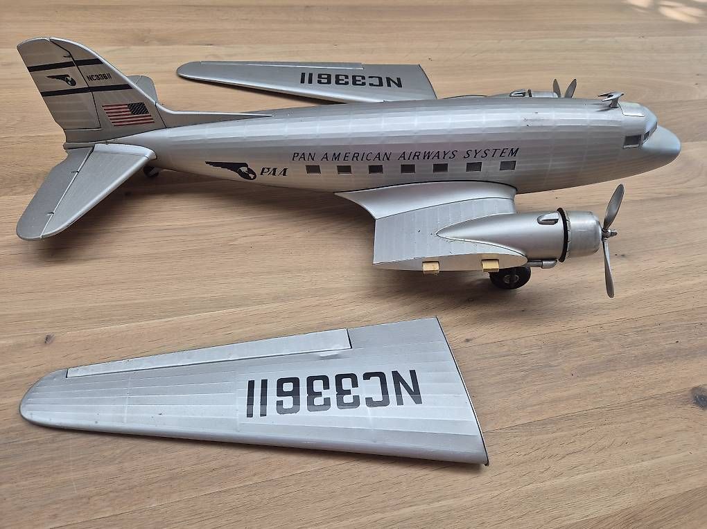 Kit di modellismo & Modellini statici: Maquette ancienne avion DC-3 – Usato da Crans VD venduto da tgdis 9