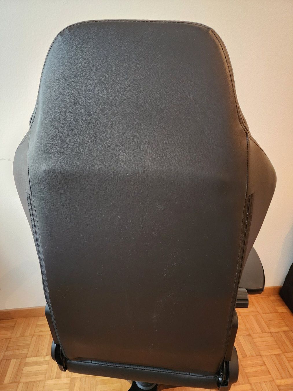 Noblechairs Sedie: Noble Chairs HERO Black – Nuovo (secondo la descrizione) da Steinmaur venduto da rica_silva 8