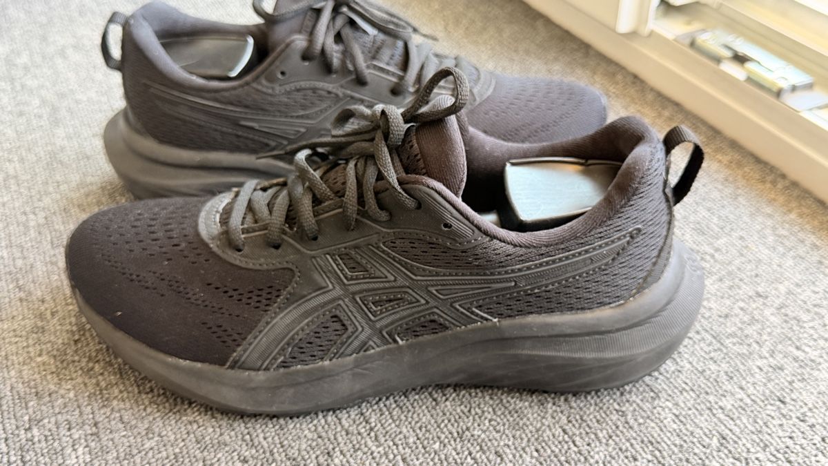 Asics Scarpe da uomo: Asics Gel unisexe taille 40 noir – Usato da Bulle venduto da LeMoleson