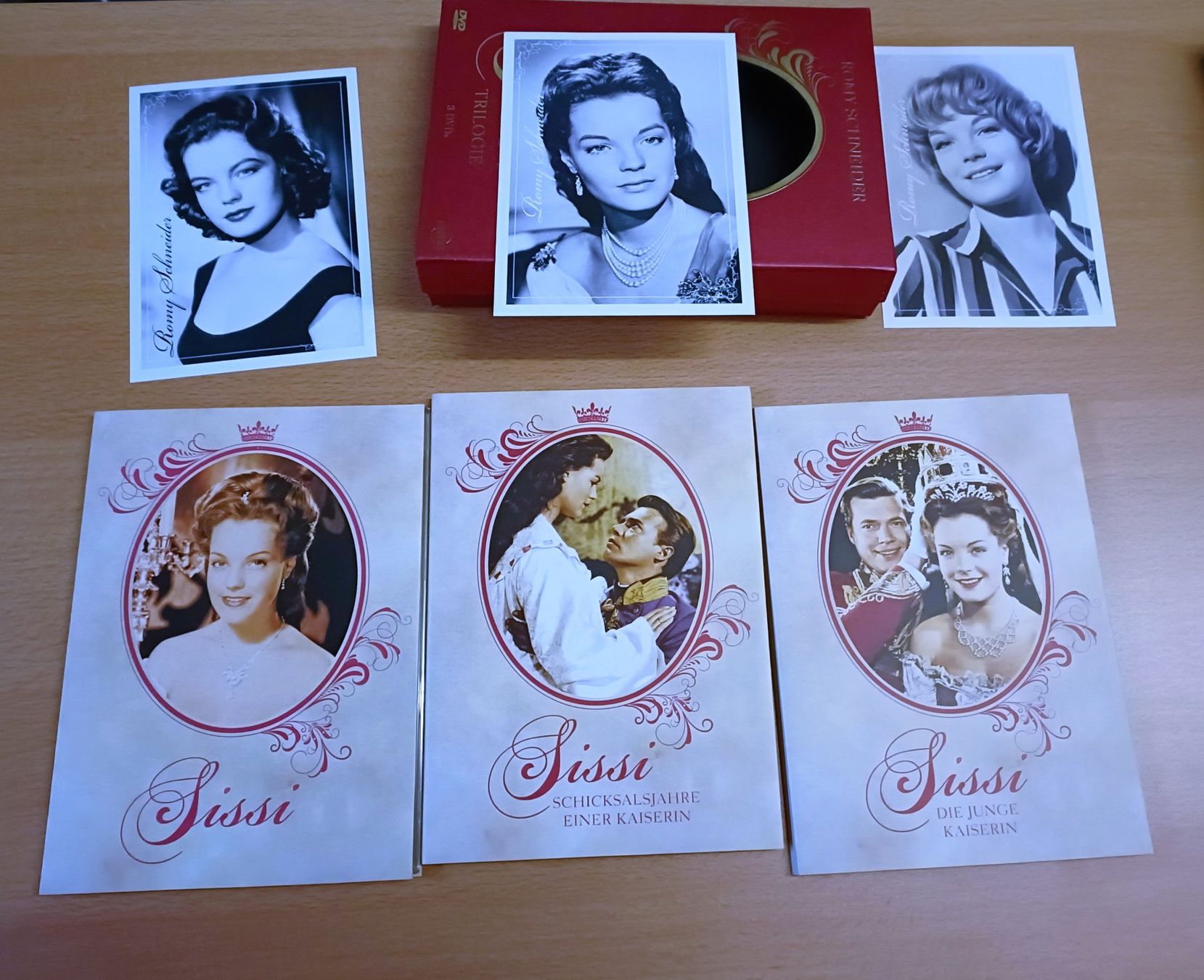 Tutti i DVDs: 3DVD BOX - SISSI TRILOGIE - ROMY SCHNEIDER inkl. Postkarten – Nuovo (secondo la descrizione) da Köniz venduto da Movieportal007 1