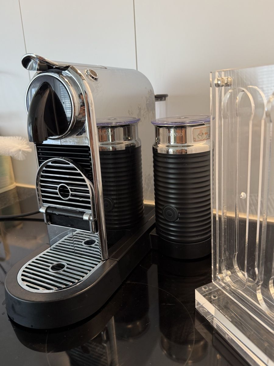 Nespresso Machines à café & Machines à expresso: Nespresso Coffee Machine Silver – D'occasion à Langnau am Albis par tur_5xb6 1