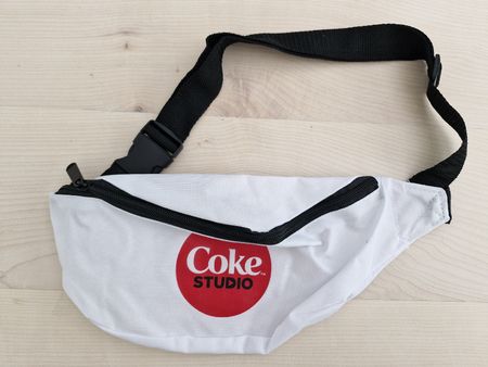 Bauchtasche Coca-Cola Coke Studio weiss neu und unbenutzt.
