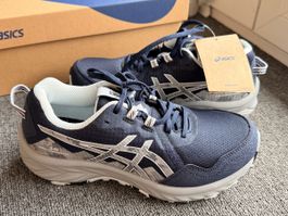 ASICS femme taille 38 bleu neuf jamais porté