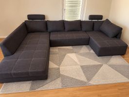 Grosses Ecksofa in Anthrazit mit Kopfstützen gebraucht