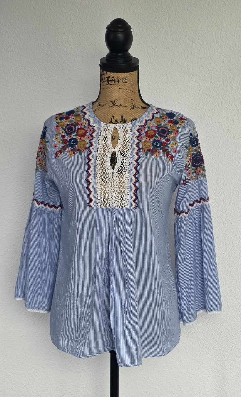 Zara Camicette: Zara Basic Bluse, Gr. M, blau gestreift, Blumenstickerei – Nuovo (secondo la descrizione) da Rheinsulz venduto da Gilea