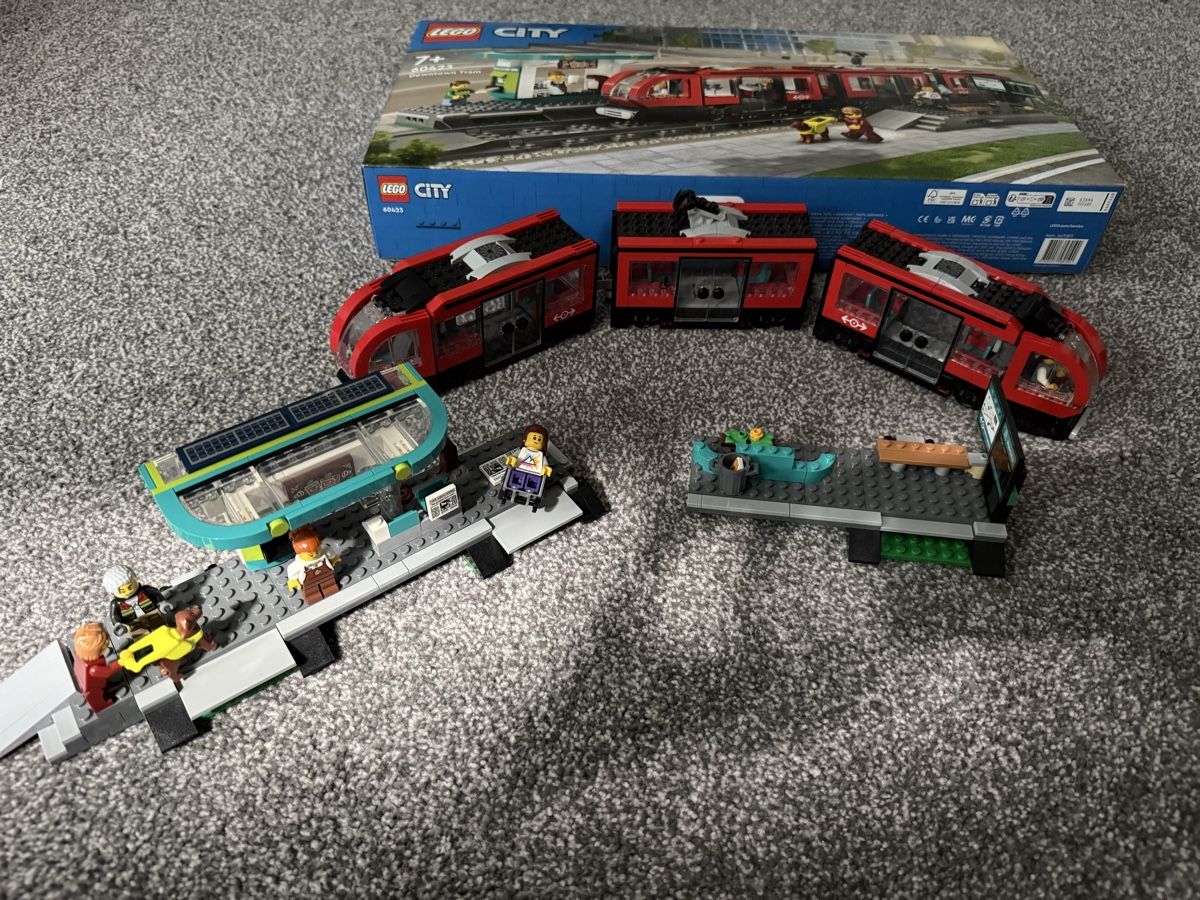 Lego Kit di costruzioni: Lego 60423 Downtown Tram – Usato da Oberwil BL venduto da napetak 1