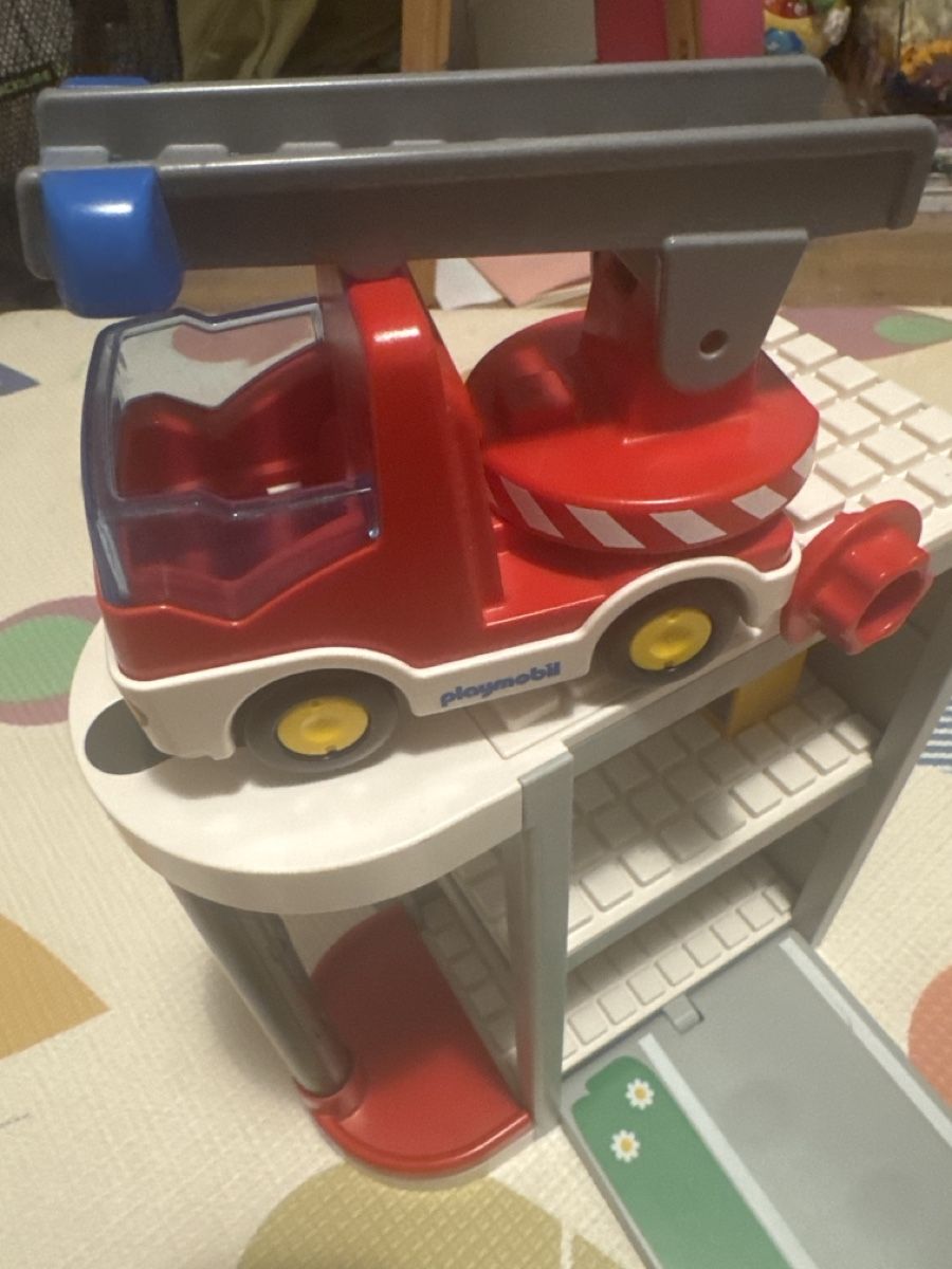 Playmobil Giocattoli: Playmobil fire station Set - around 2010 model – Usato da Zug venduto da axx3l 1