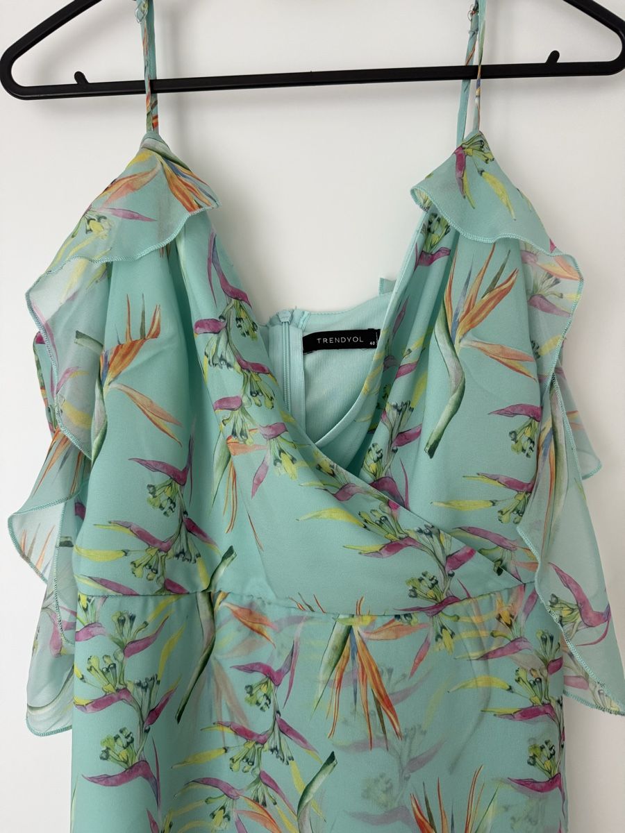 Vestiti: Floral soft green dress – Nuovo (secondo la descrizione) da Binningen venduto da eli_9psr