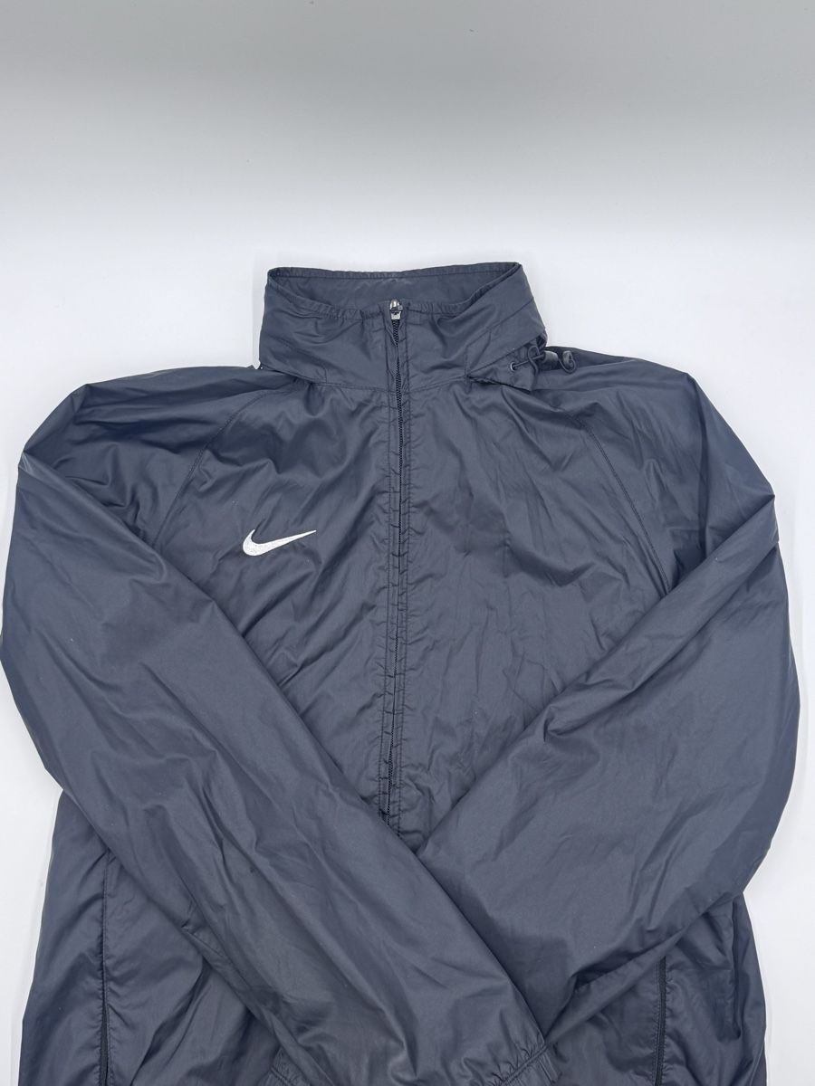 Nike Giacche: Nike Jacke Windbreaker / Grösse M / Schwarz – Nuovo (secondo la descrizione) da Arnegg venduto da PascalHelfenberger 1