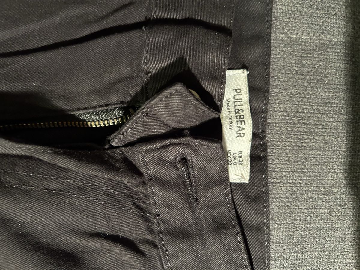 Pull&Bear Pantaloni: Pantalon cargo noir (Pull&bear) – Usato da Lausanne venduto da Af2016 2
