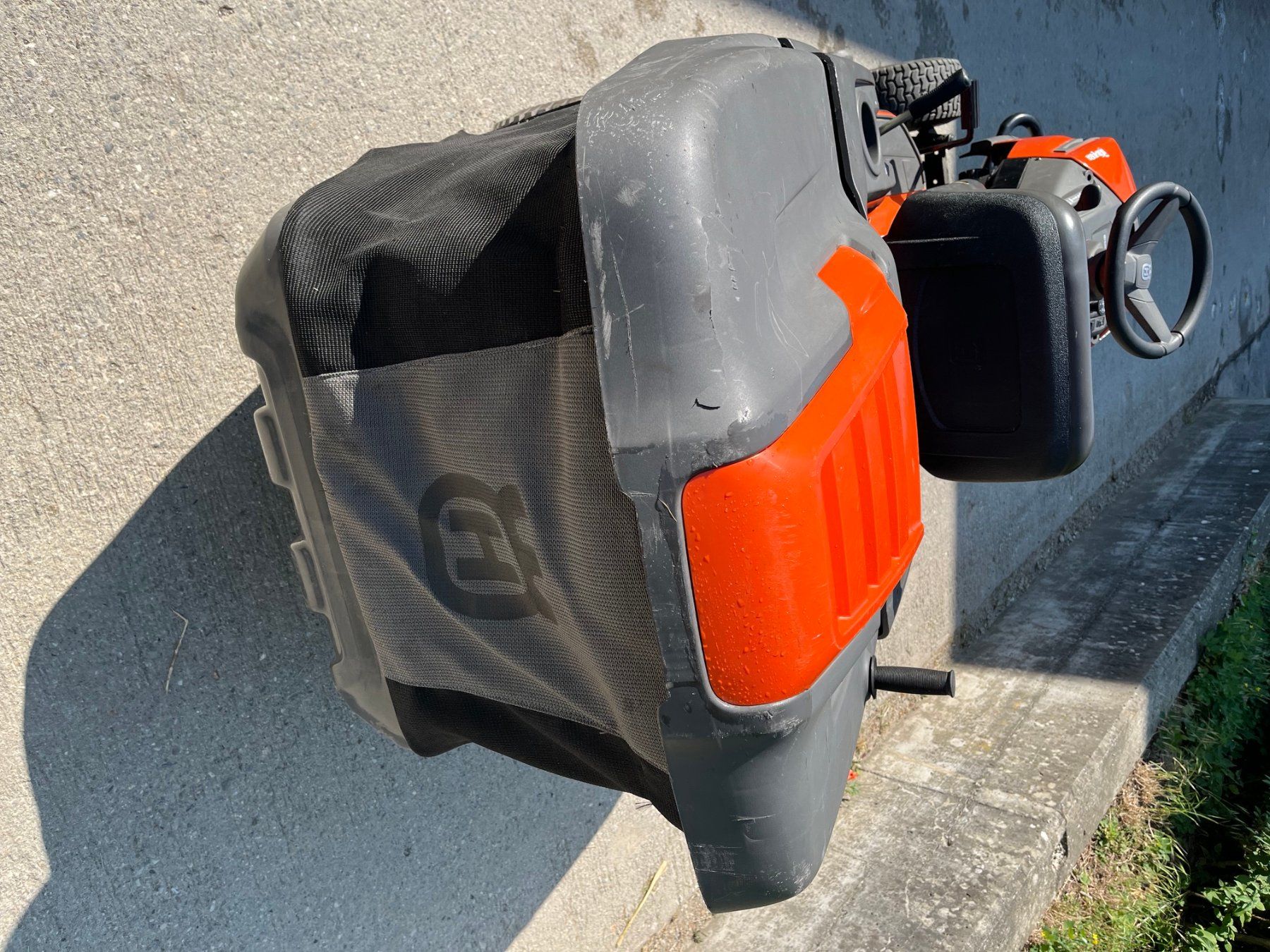 Husqvarna Rasenmäher: Husqvarna TC242 – Gebraucht aus Cazis von la-torre-work-snc 2
